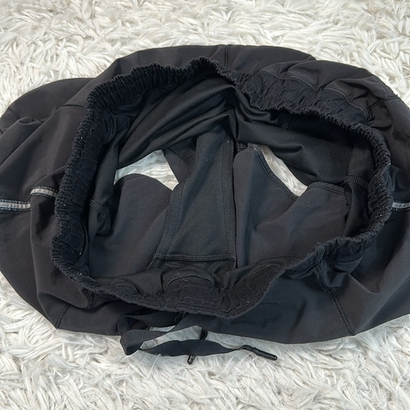 Lululemon Hotty Hot Short (Long 4") Black - Picture 4 of 8